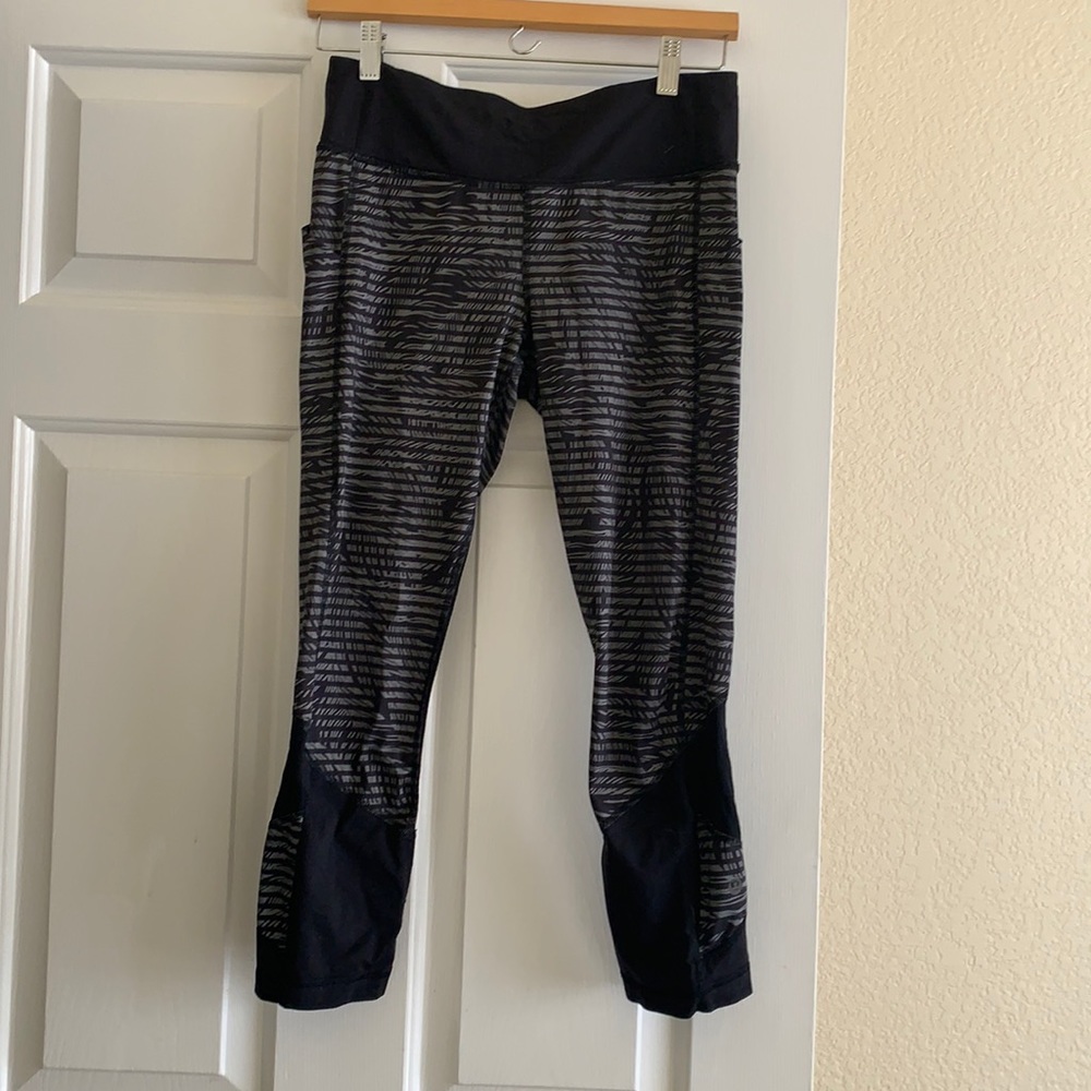 Lululemon leggings with pockets - size 6